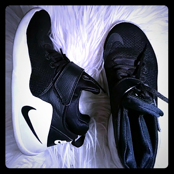 Nike shoe - Picture 1 of 1